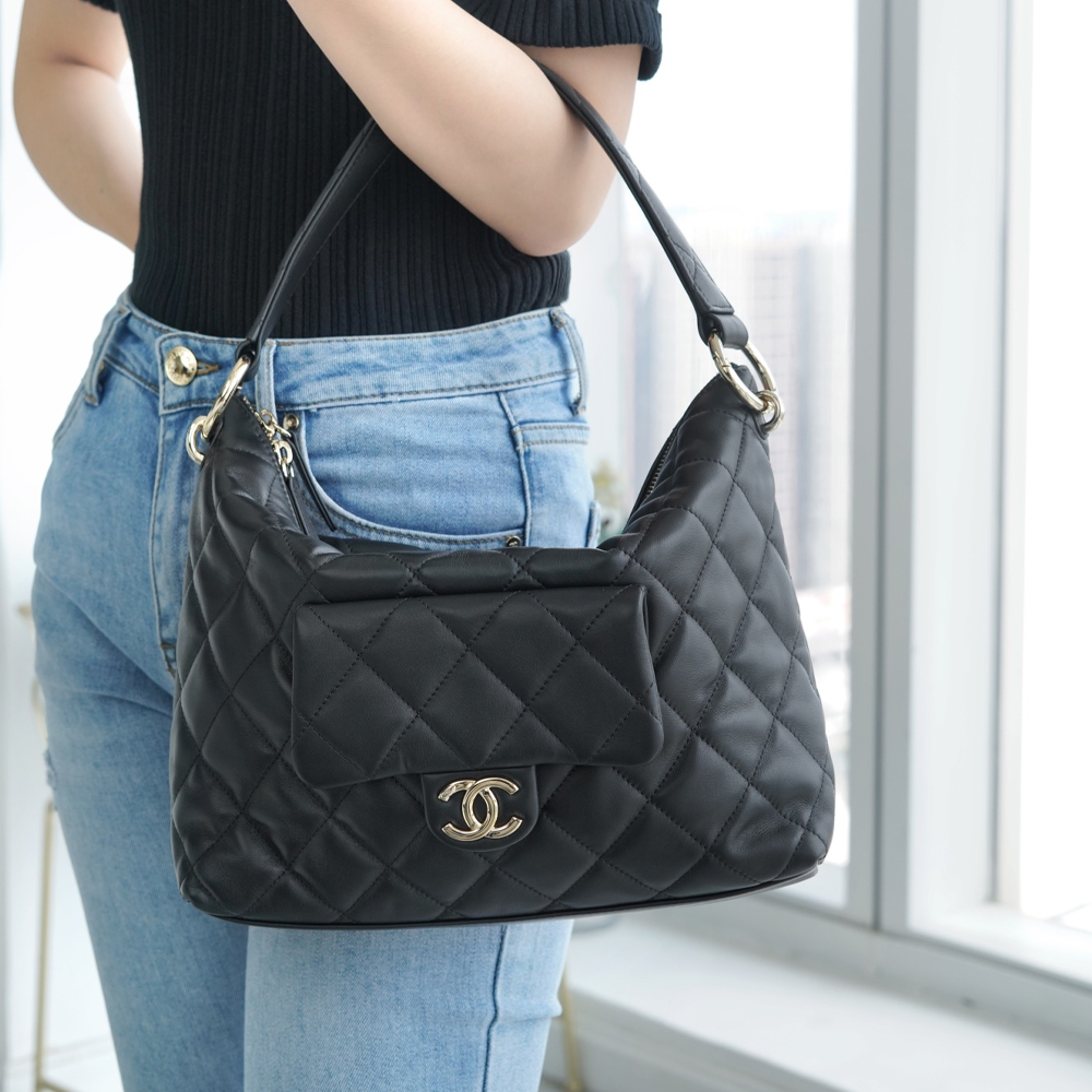 팬더샵 샤넬 23B 블랙 퀼팅 맥시 호보백