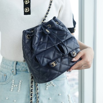 팬더샵 샤넬 카프스킨 투포켓 드로우스트링 버킷 백팩 네이비 금장