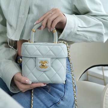 팬더샵 샤넬 램스킨 스몰 코스메틱 케이스 헤이즈 블루 AS3973