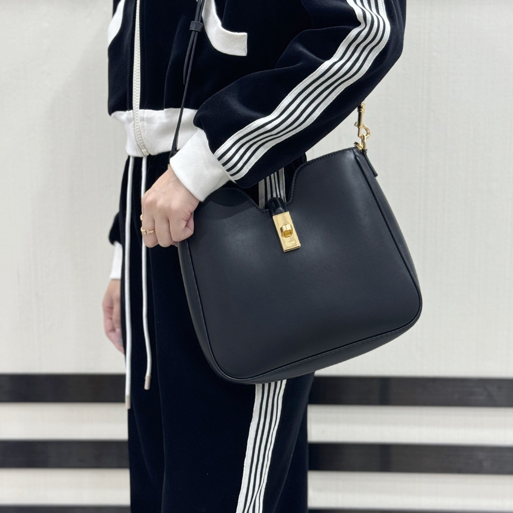 셀린느 스몰 카미유 16 소프트 백 스무스 카프스킨 블랙