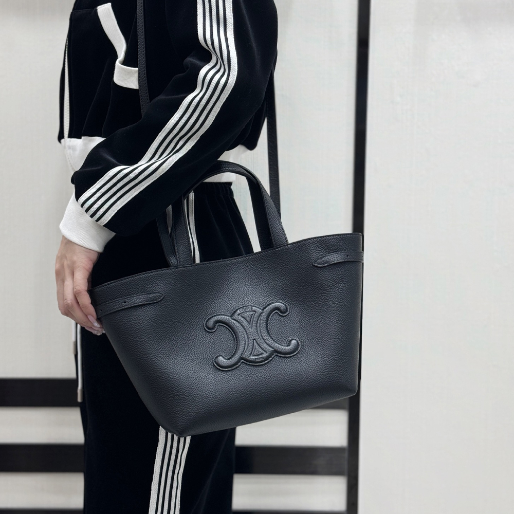 셀린느 틴 클래식 파니에 팜 리프 카프스킨 블랙