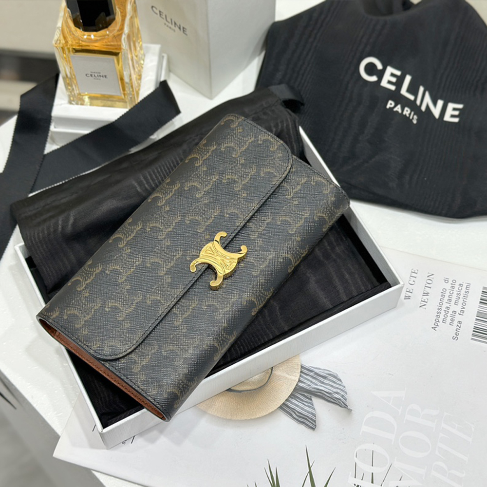 셀린느 트리오페 라지 플랩 지갑 10E313