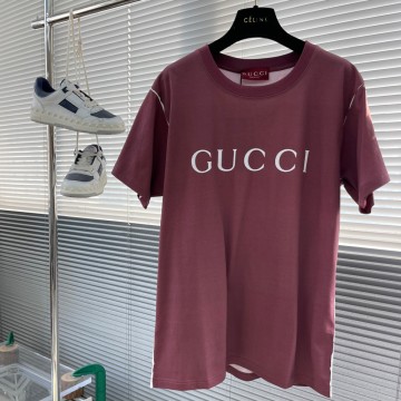 구찌 25SS 로고 프린팅 코튼 반팔 티셔츠 버건디
