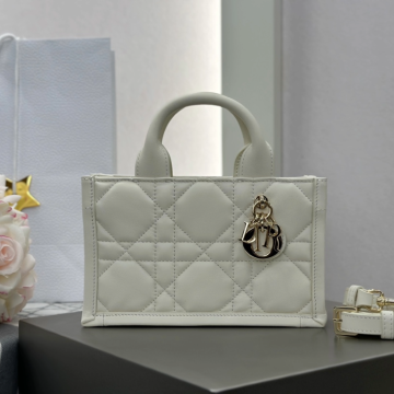 디올 미니 스트랩 북 토트백 매크로까나쥬 라떼