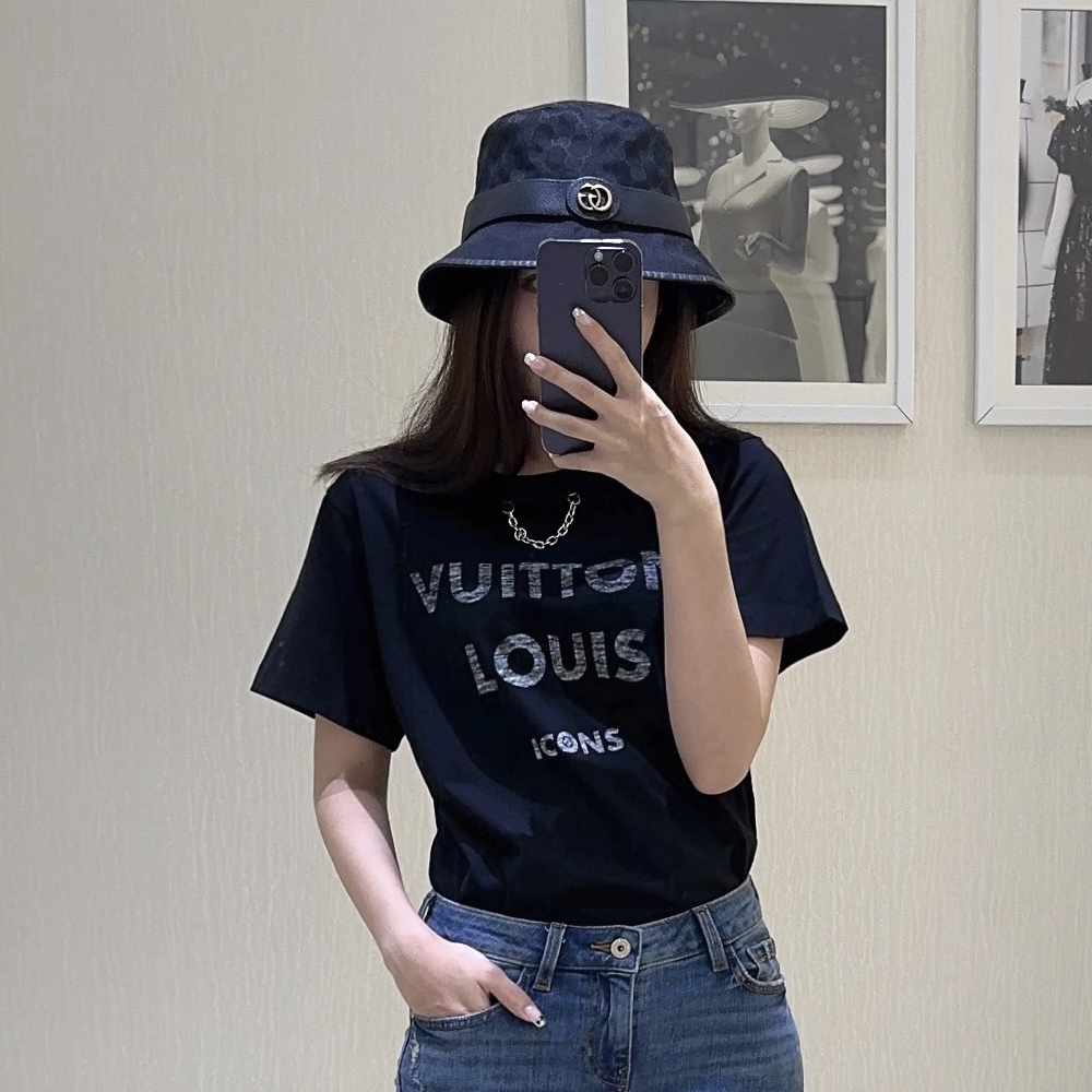 루이비통 레터링 프린트 티셔츠 블랙