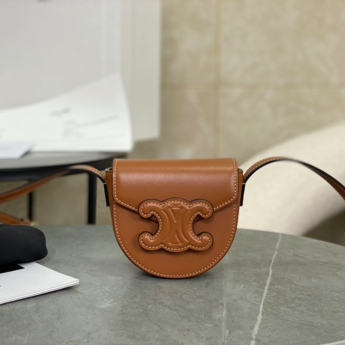 셀린느 스무스 카프스킨 미니 베사체 트리옹프 백 탄 10J303