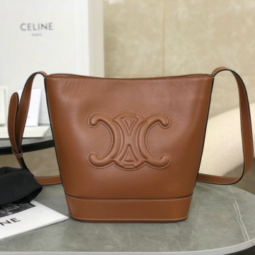 셀린느 카프스킨 퀴르 트리옹프 스몰 버킷 숄더백 탄 198243