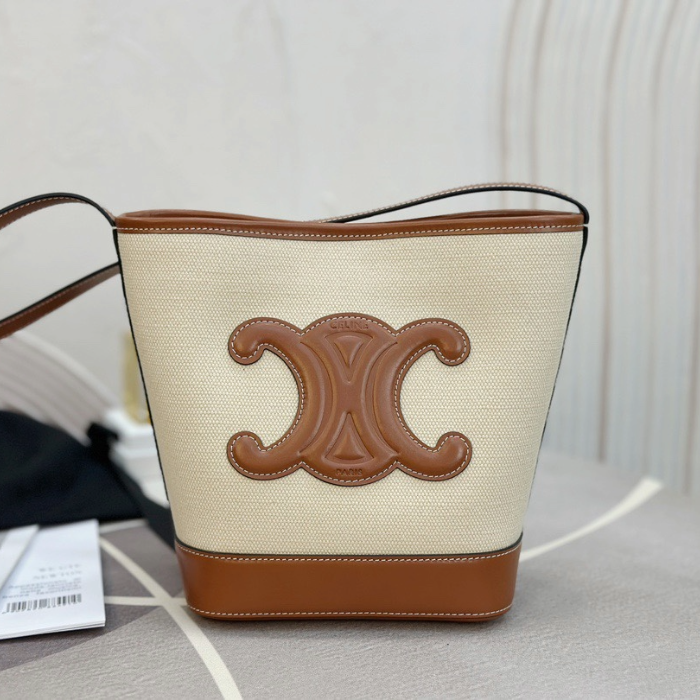 셀린느 카프스킨 퀴르 트리옹프 스몰 버킷 숄더백 화이트 탄 198243