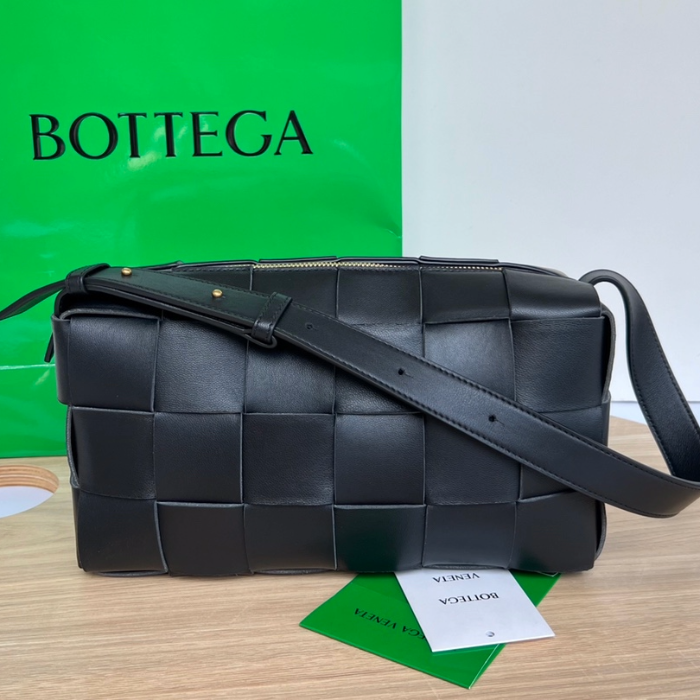 보테가베네타 브릭 카세트백 블랙