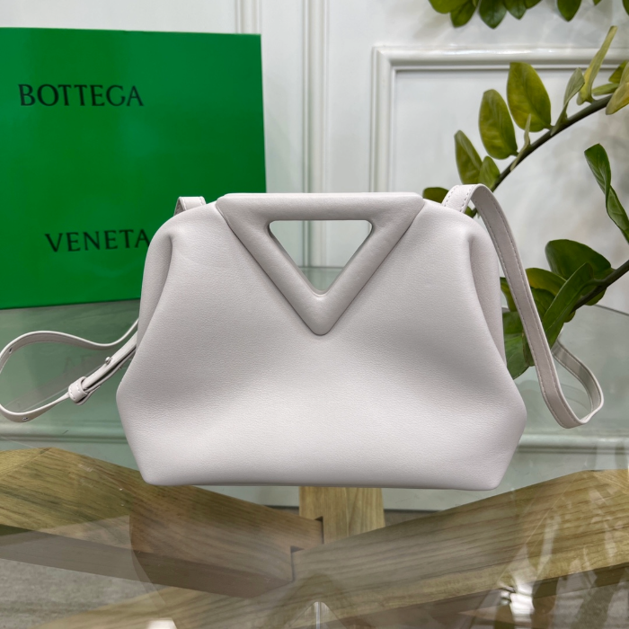 보테가베네타 포인트 트라이앵글 탑핸들백 화이트