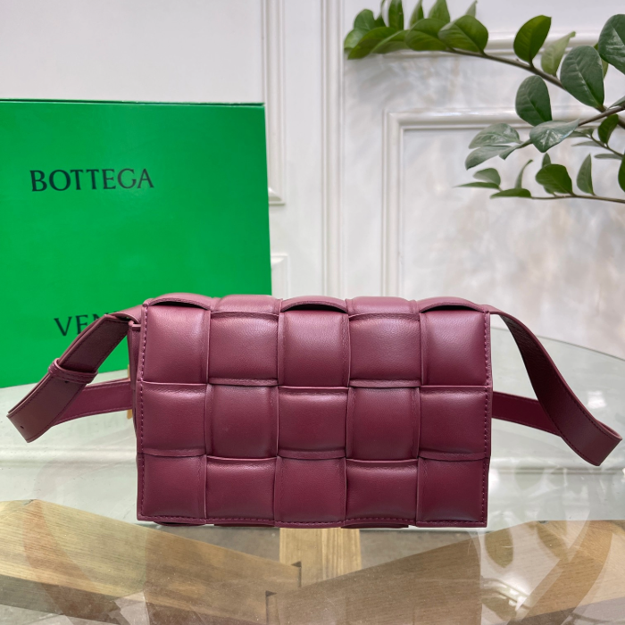 보테가베네타 인트레치아토 패딩카세트 숄더 백 퍼플