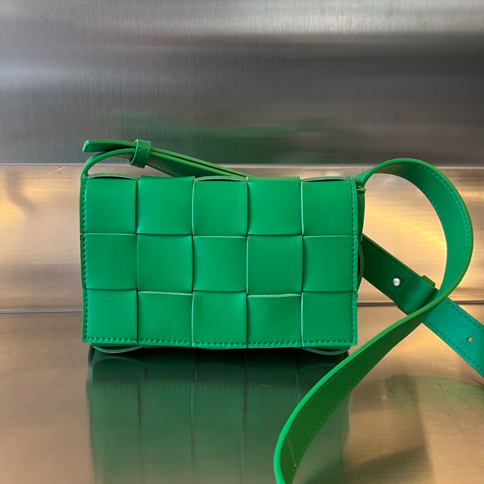 보테가베네타 카세트백 그린