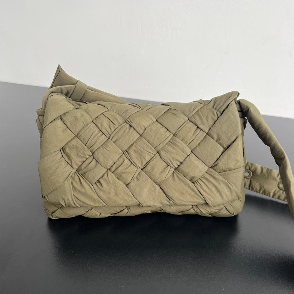 보테가베네타 럼플 메신저 백 카키 795498