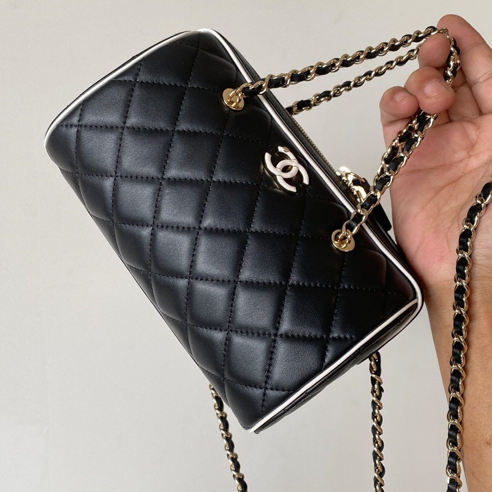 샤넬 체인 달린 미니백 램스킨 & 골드 메탈 블랙 화이트