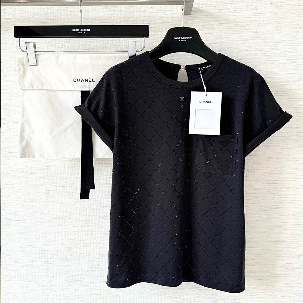 샤넬 25SS 다이아몬드 버튼 투웨이 반팔 티셔츠 블랙