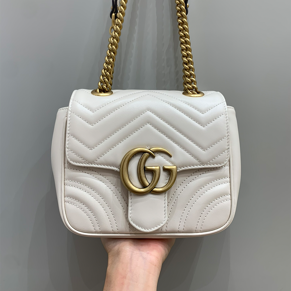 구찌 GG 마몬트 마틀라쎄 미니 숄더백 화이트 739682 