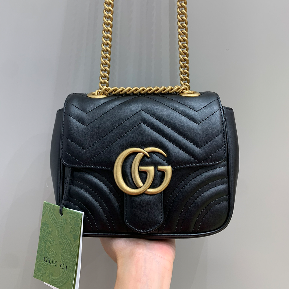 구찌 GG 마몬트 마틀라쎄 미니 숄더백 블랙 739682