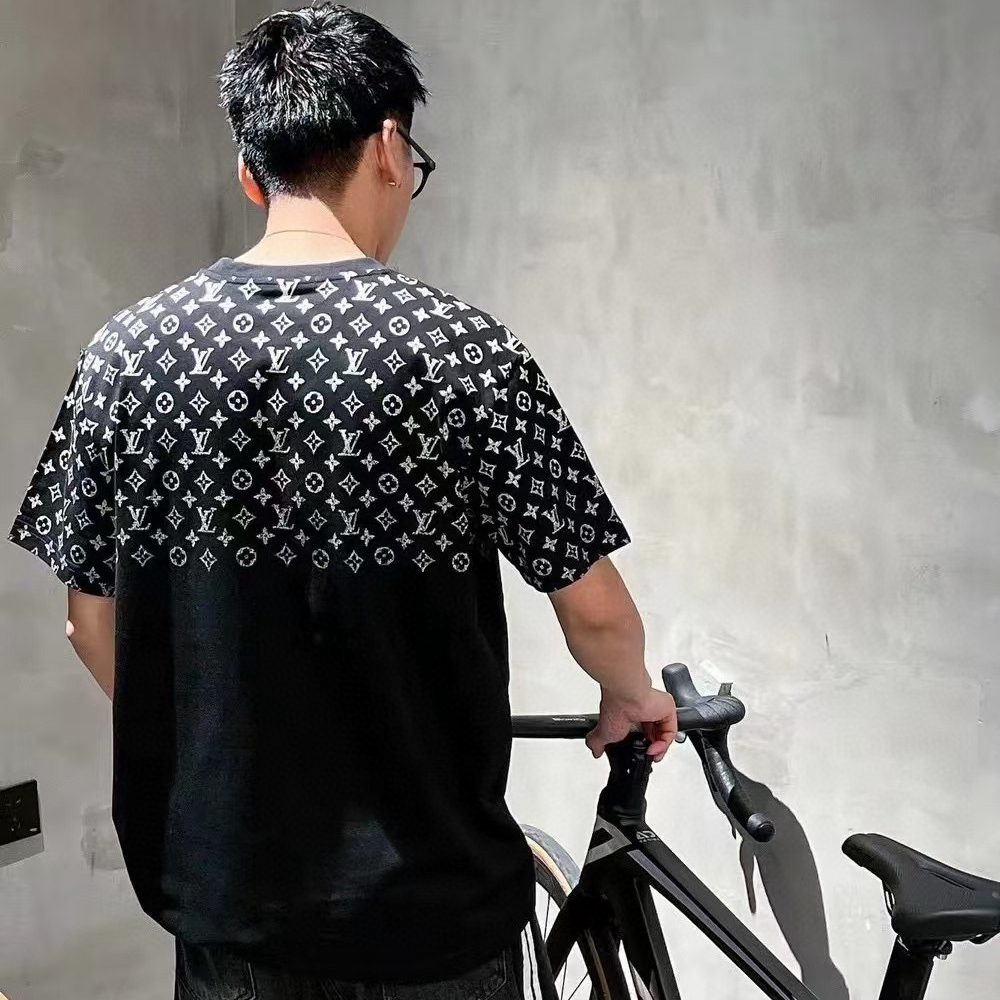 루이비통 그라디언트 모노그램 코튼 남성 반팔 티셔츠 블랙 1AFBB2