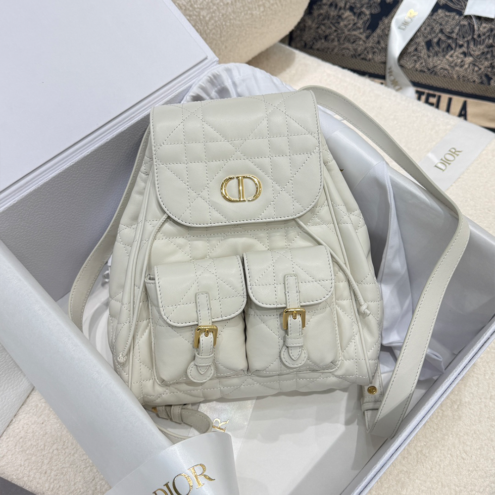 디올 카로 미디엄 백팩 파우더 화이트 매크로 까나쥬 양가죽