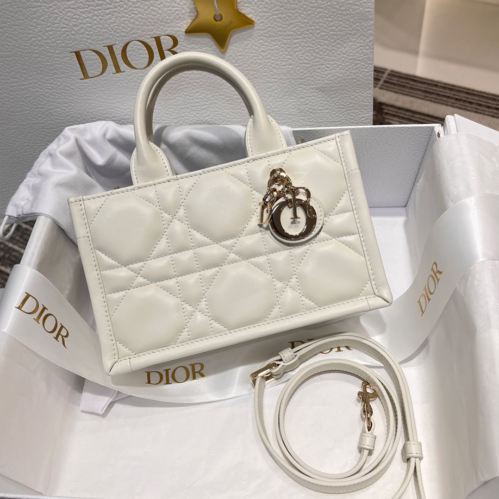 디올 북 토트 미니 백 화이트 매크로까나쥬 송아지 가죽