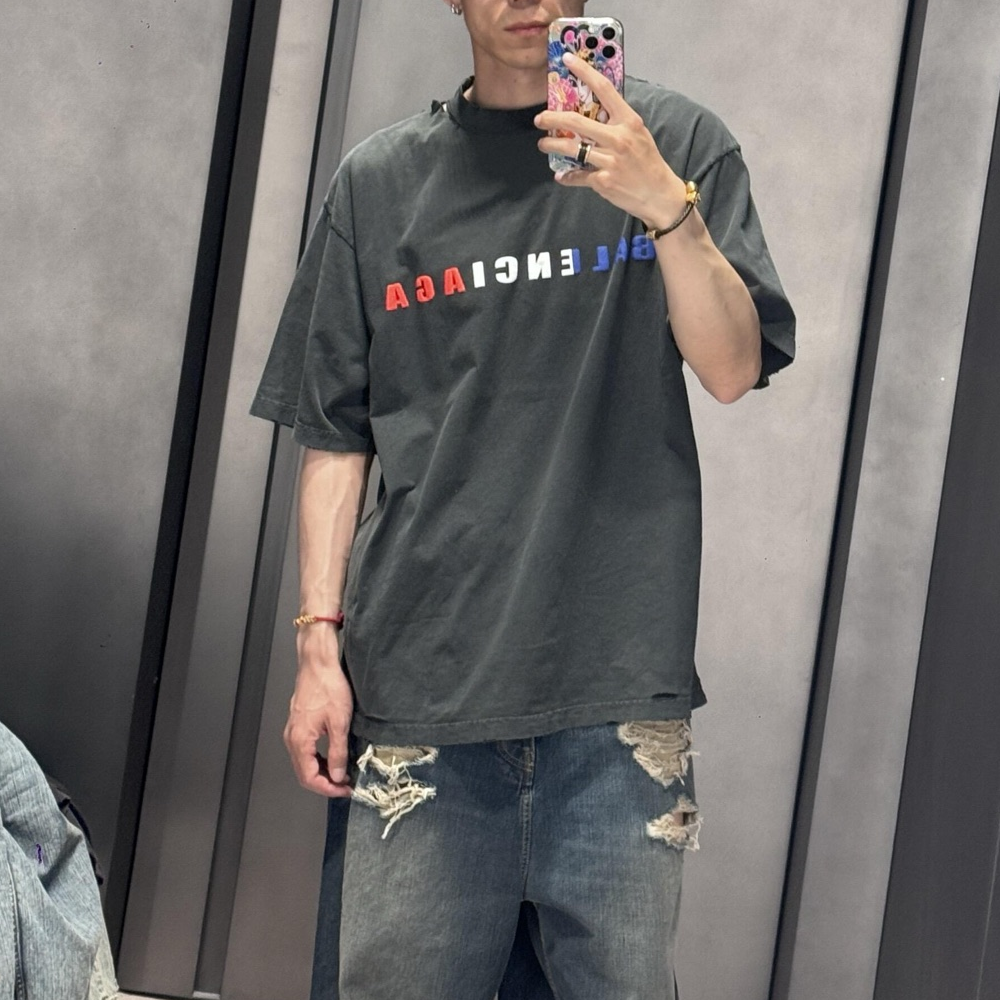 발렌시아가 인터내셔널 재팬 미디엄 핏 티셔츠 마린 블루