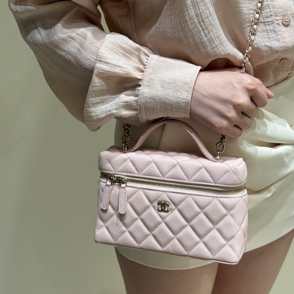 샤넬 롱 체인 코스메틱 케이스 램스킨 & 실버 메탈 라이트 핑크