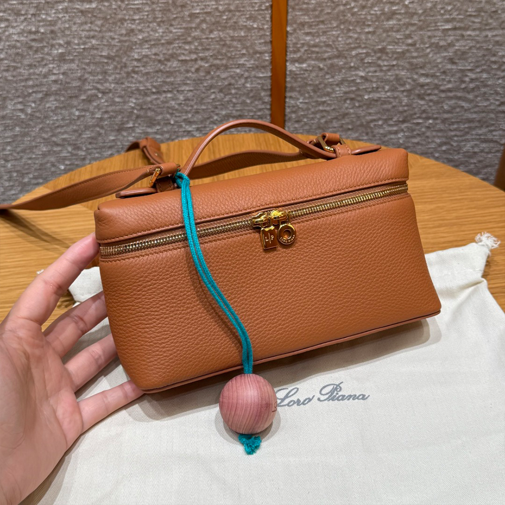 로로피아나 엑스트라 포켓 L19 브라운 금장