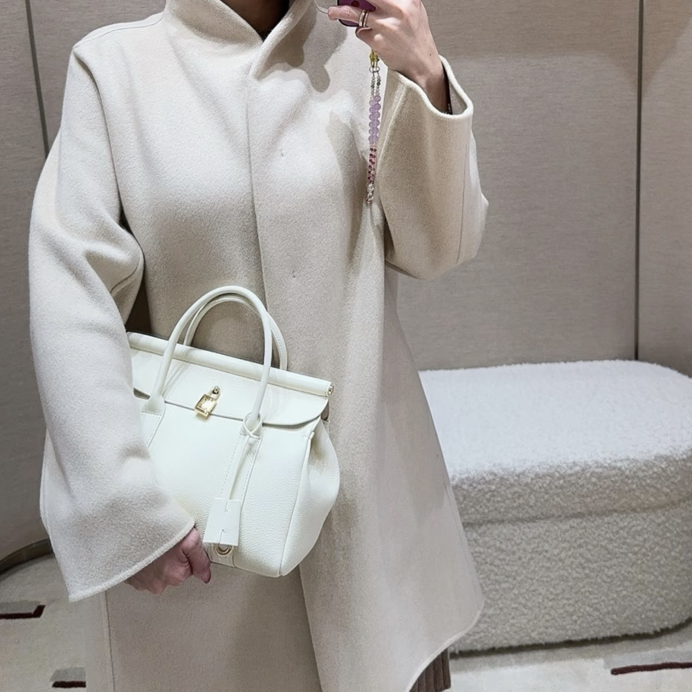 로로피아나 룸 백 L25 위스퍼 화이트/선 골드