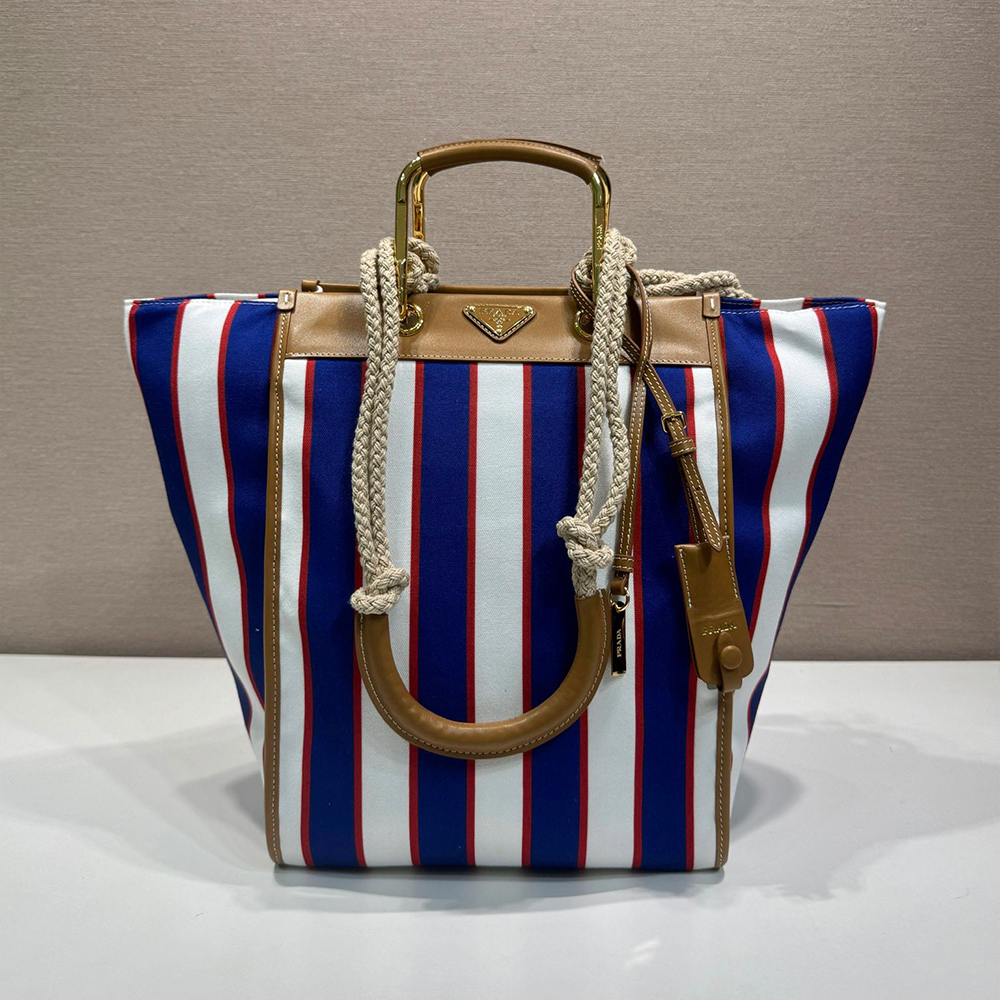 최고퀄 프라다 라지 프린트 캔버스 및 가죽 토트백 1BG561